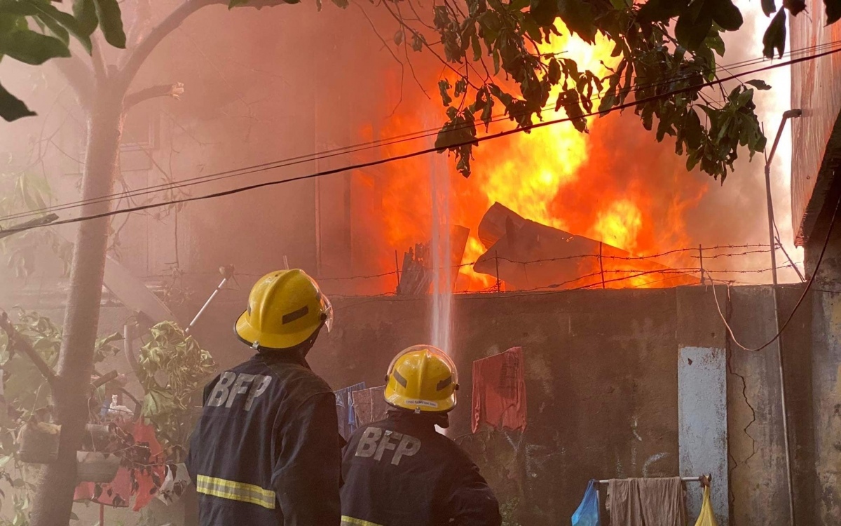 150 familien verlieren ihre haeuser bei einem brand in zamboanga city 8169ebb6